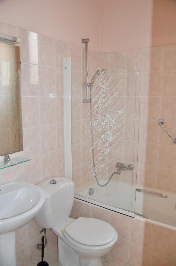 Appartement 2 Les Clematites ม็องตง ภายนอก รูปภาพ