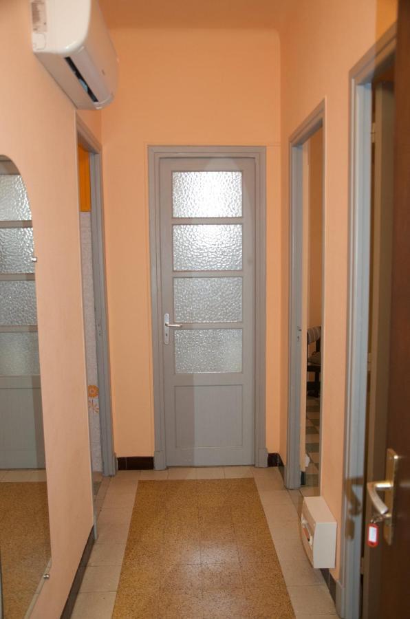 Appartement 2 Les Clematites ม็องตง ภายนอก รูปภาพ